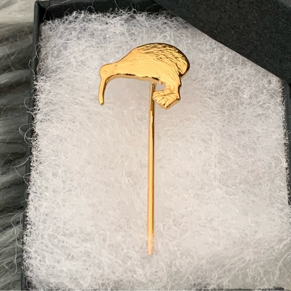 Vintage Kiwi Lapel Pin - Picture 2 of 6